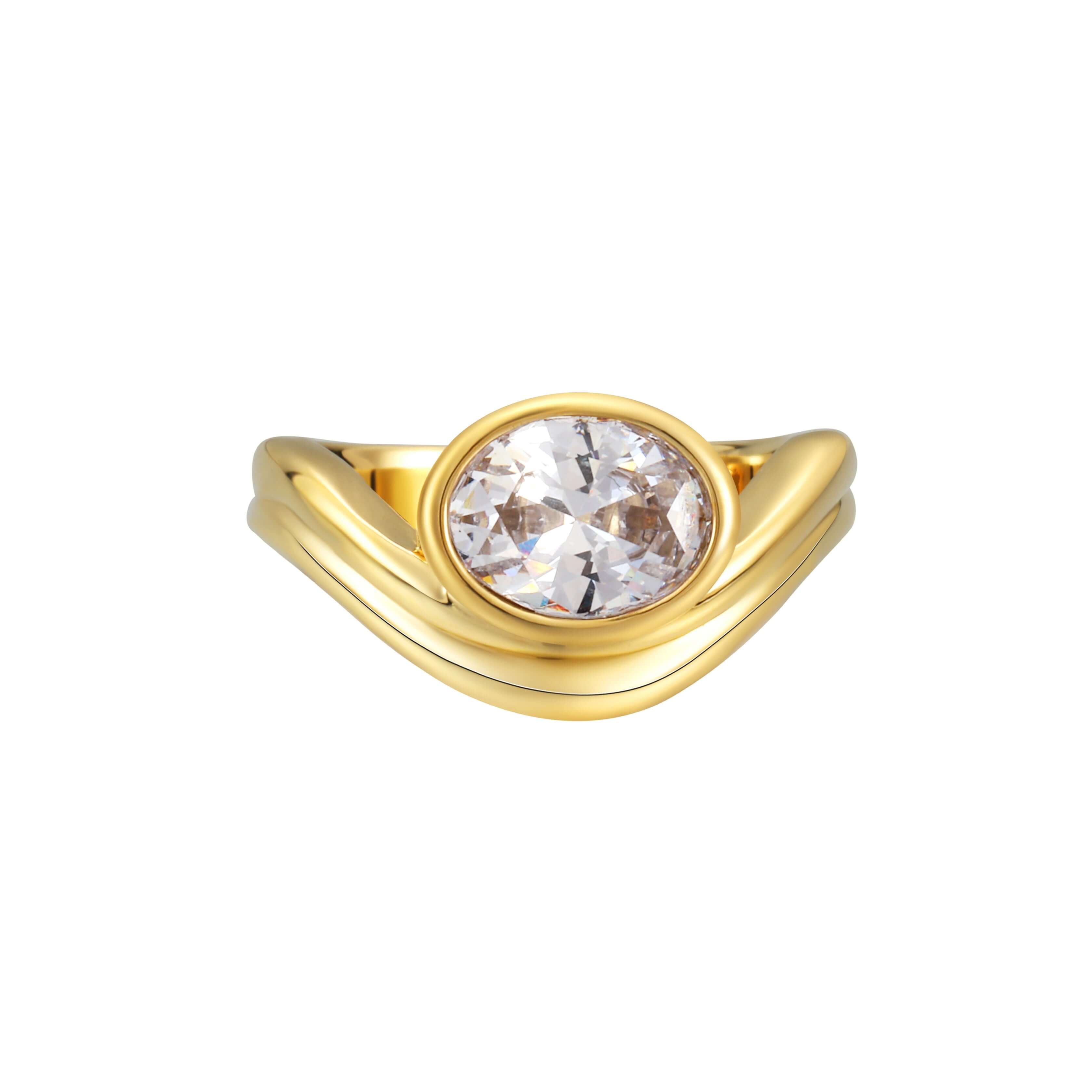 Stylish Rich Ring with a brilliant-cut stone in a sculptural double-band design, showcasing elegance and boldness.